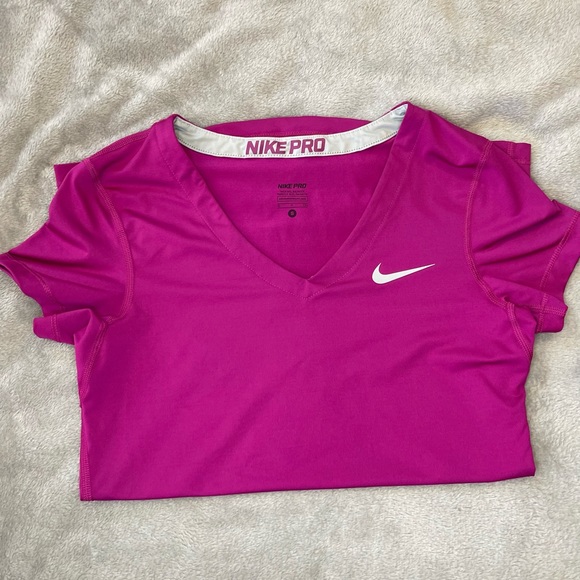 Nike pro shirt, gently worn, Small, fast shipping, smoke free pet free household - Picture 3 of 6